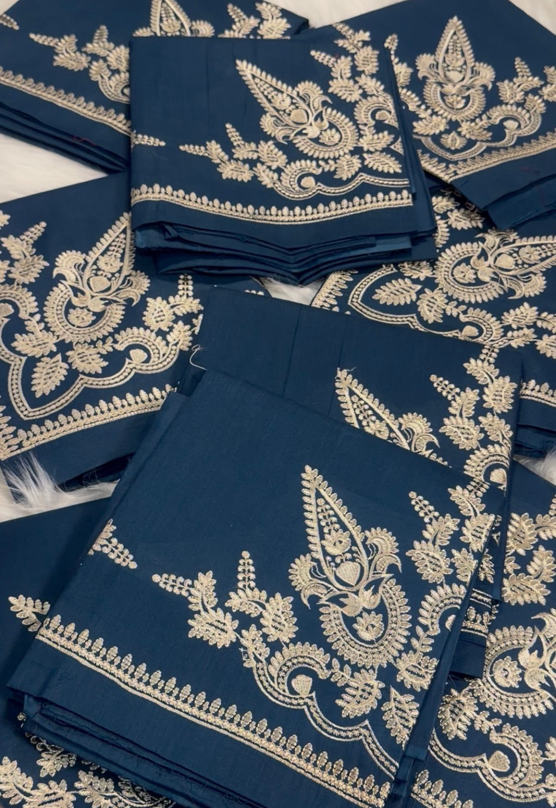2pcs Sapphire Blue lawn