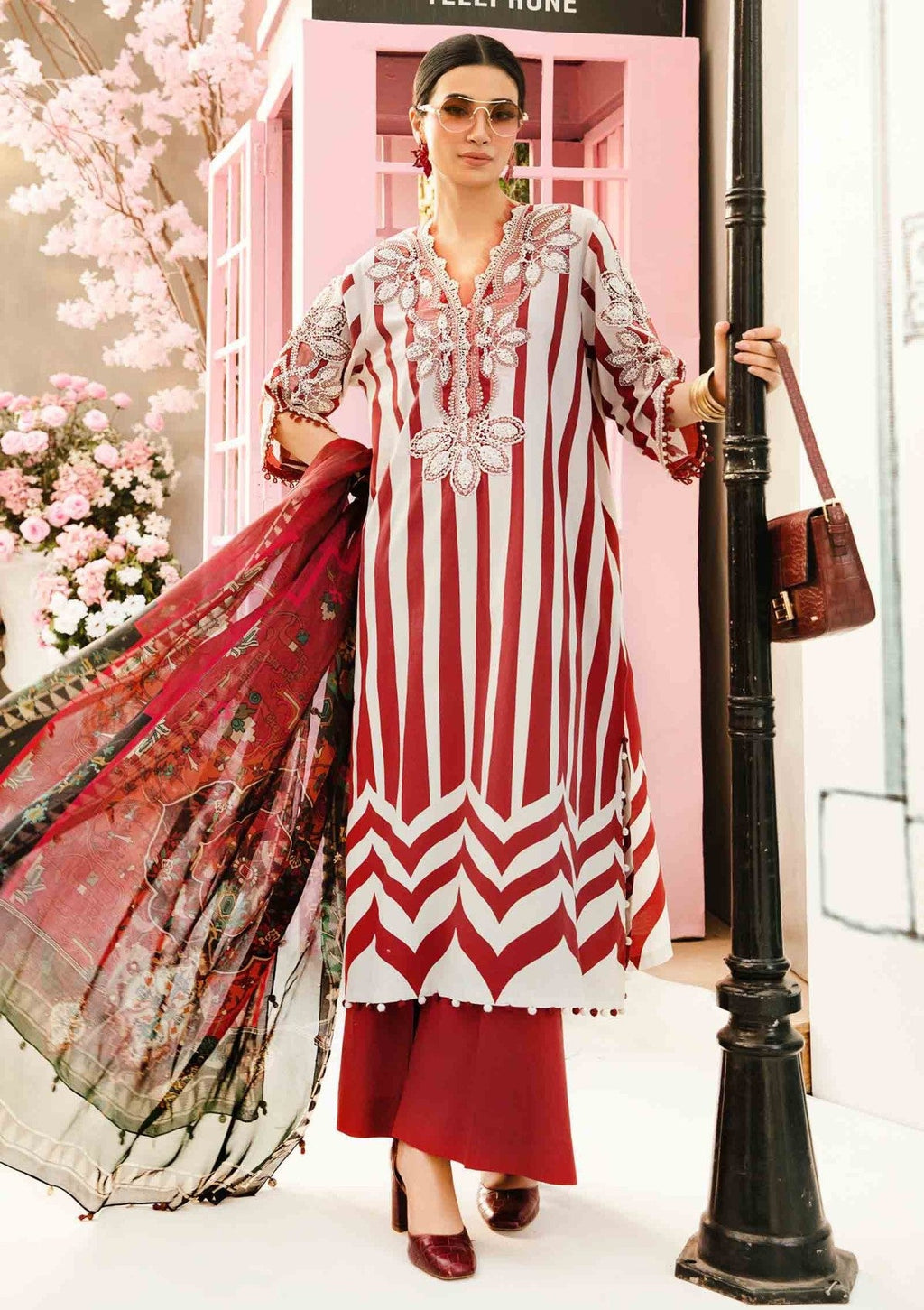 3pcs Vertical Red lines lawn