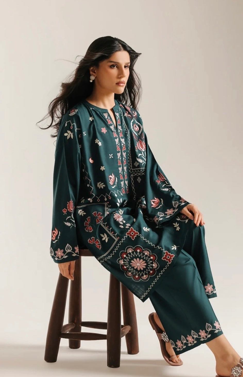 2pcs Zinc Ethnic Embroidered Dhanak