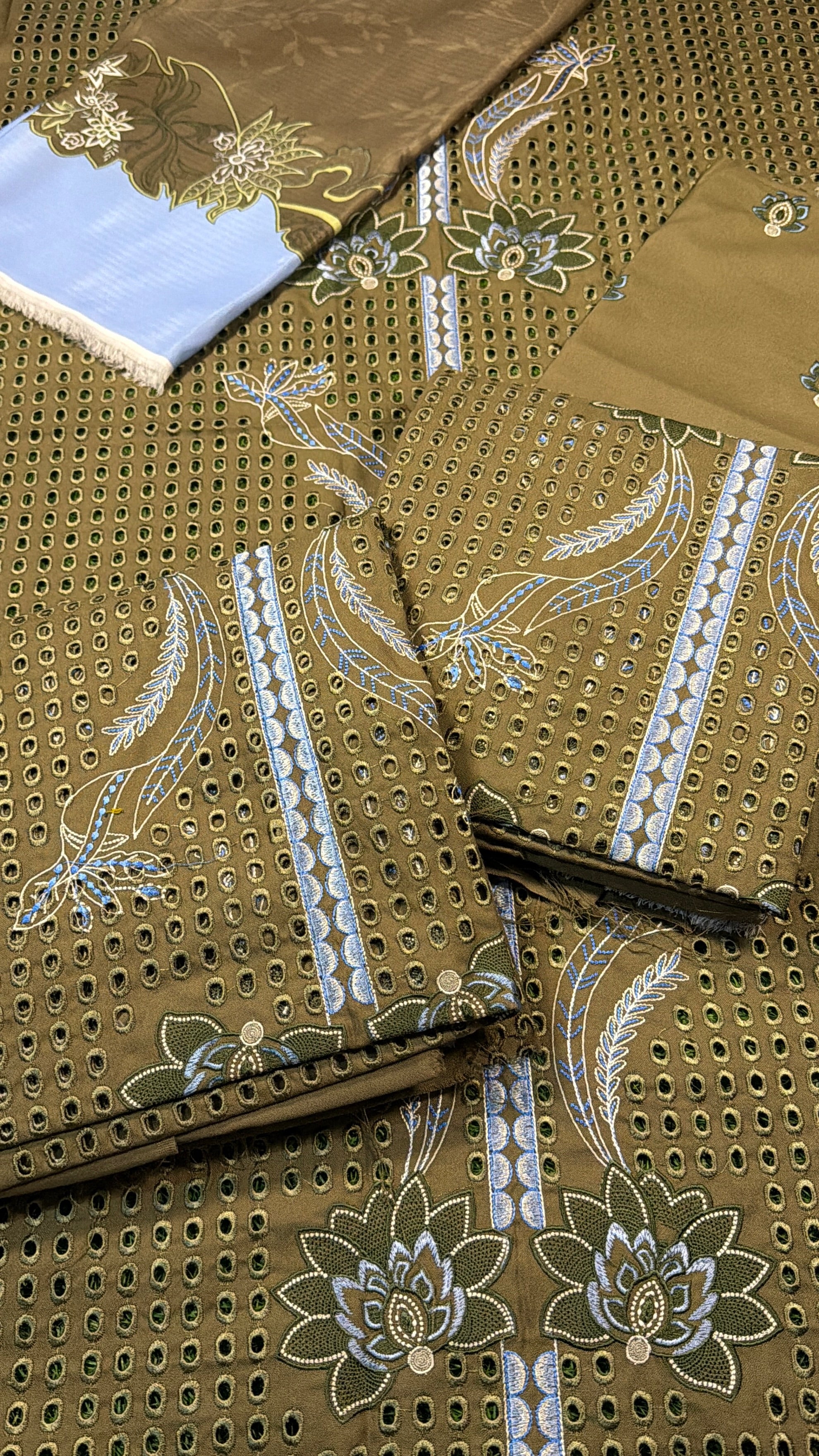 3pcs SairaShakira Mehndiya Embroidered Dhanak