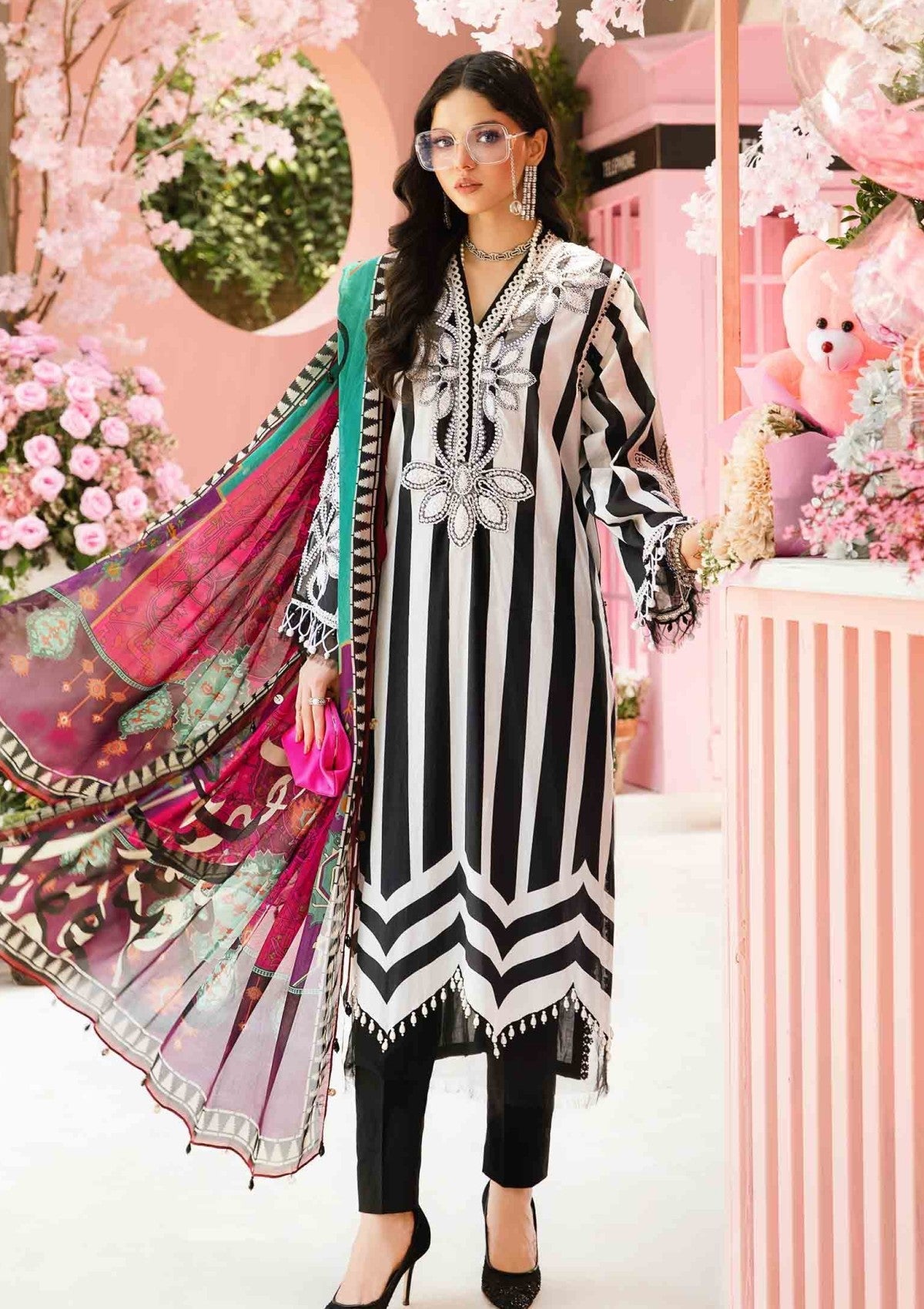 3pcs Vertical Black Lines lawn