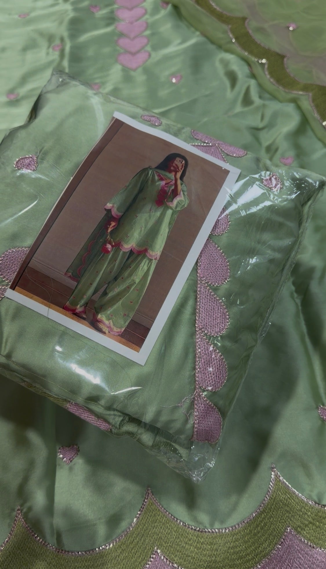 3pcs Heart Akhroat Pista Silk