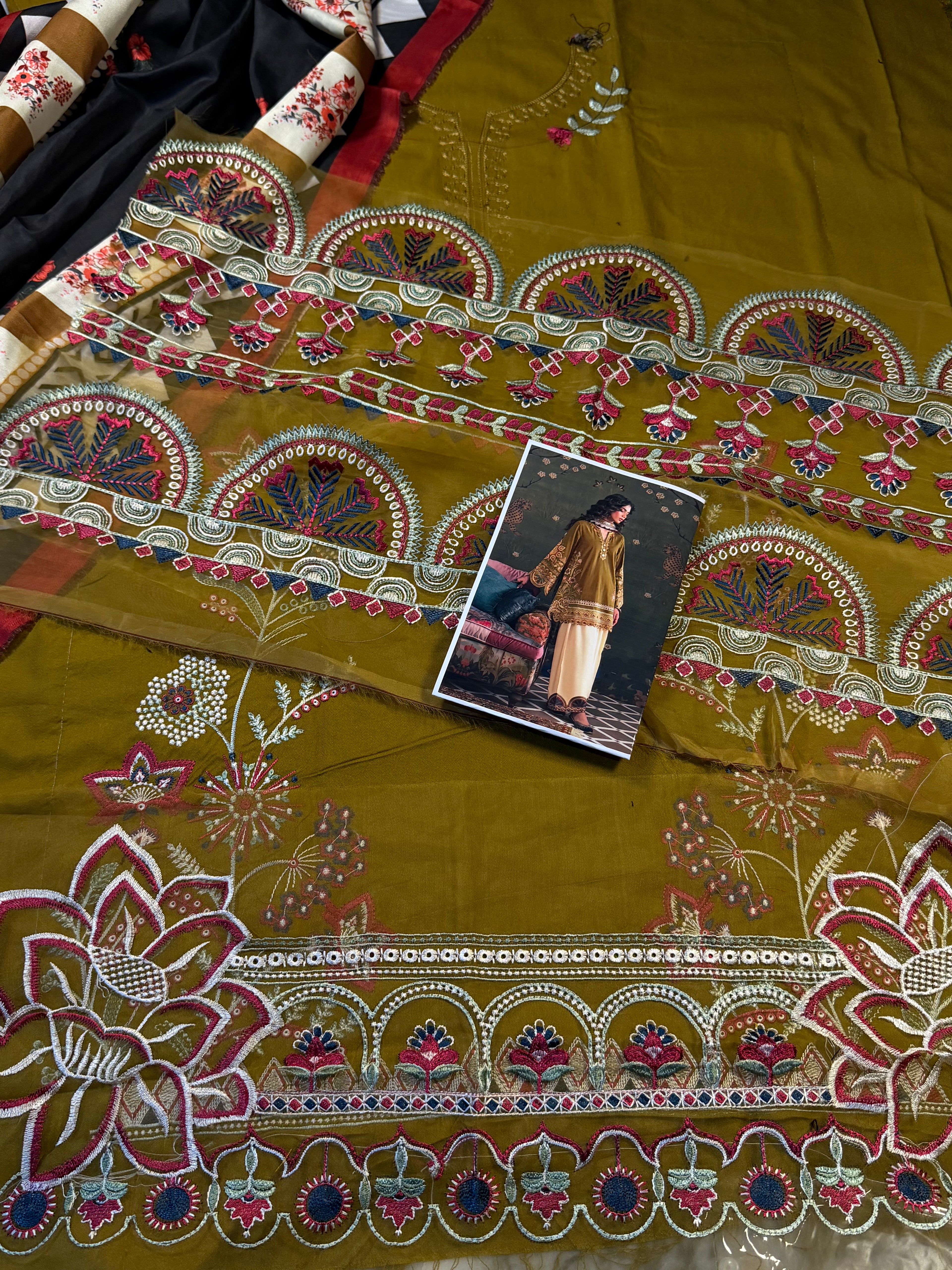 3pcs Dhanak Pezwan Mehndiya Emb