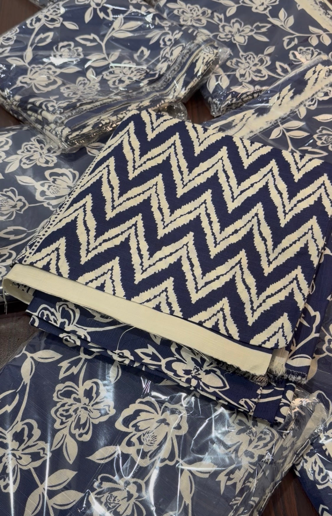3pcs Khaddar Blue White Binsaeed Printed