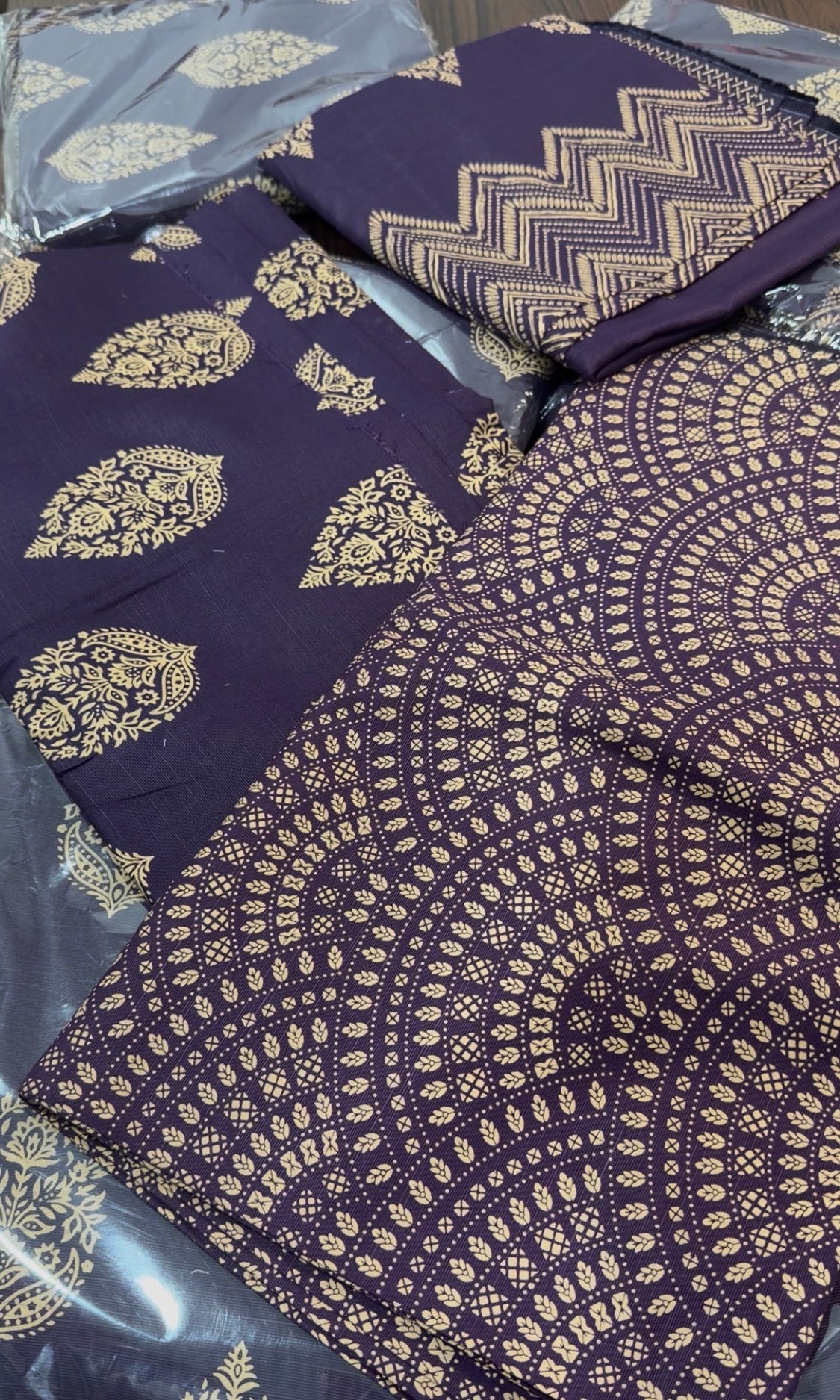 3pcs Khaddar Plum Golden Printed
