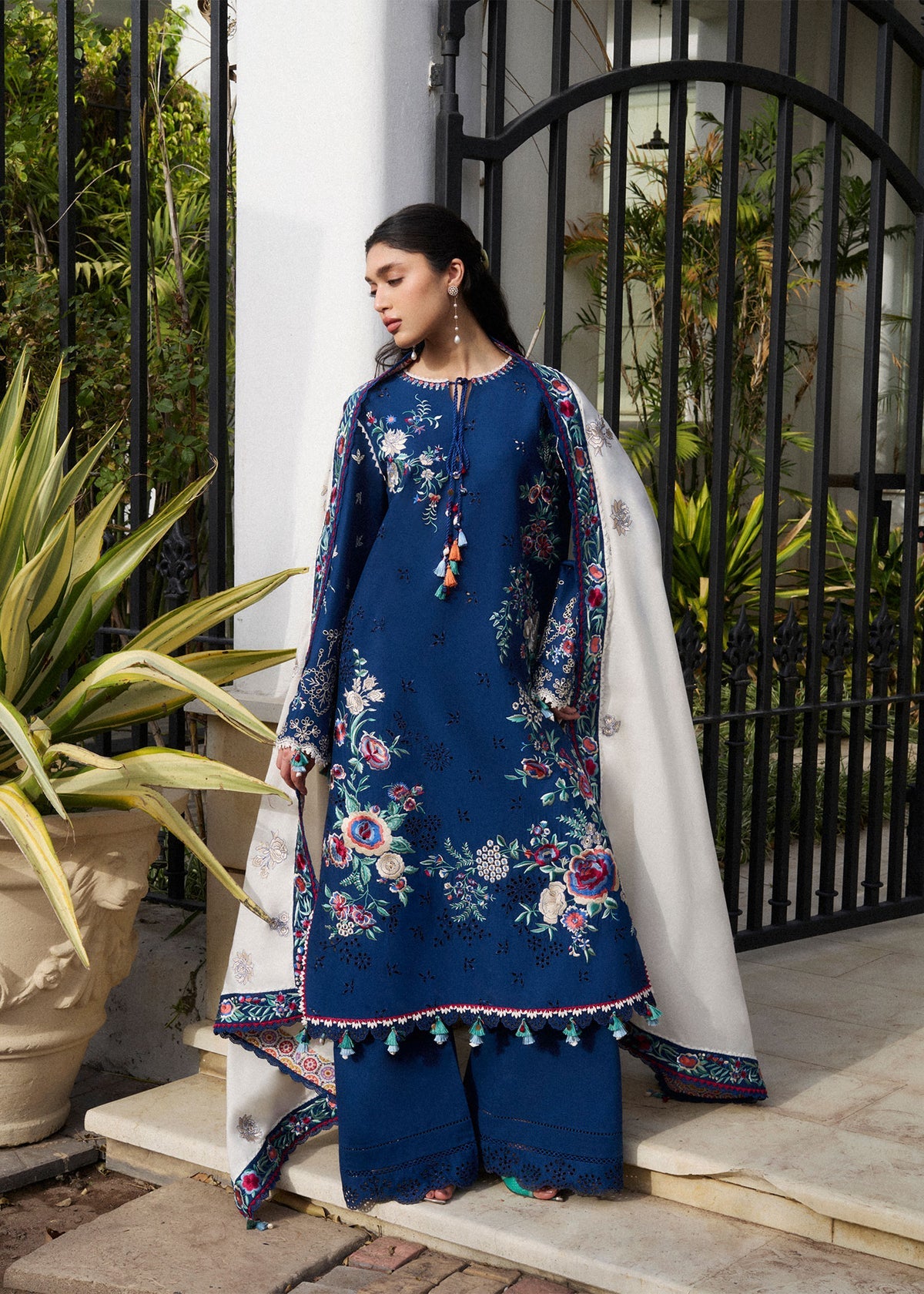 3pcs Jugnu By HR Blue offWhite Dhanak Embroidery