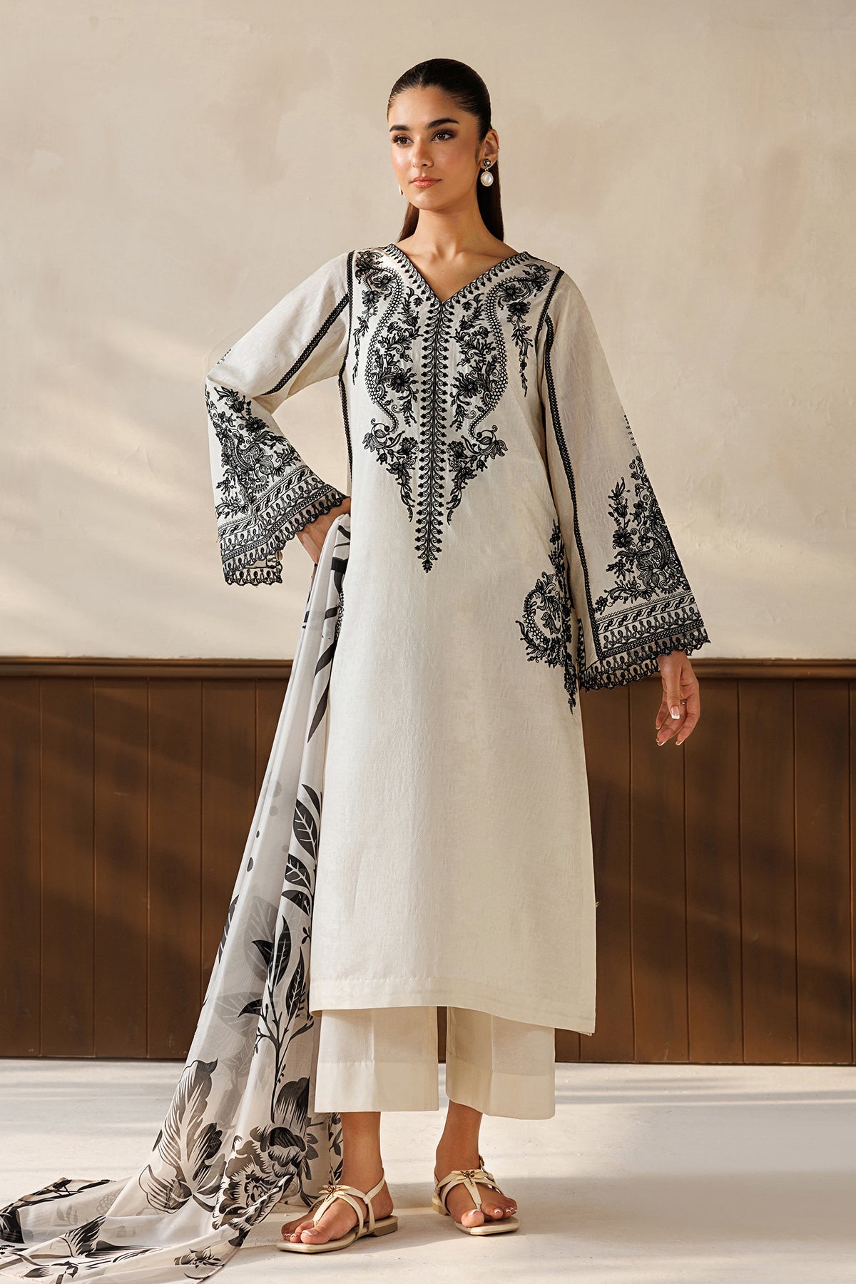 3pcs Baroque Skin Black Embroidered Dhanak Winter
