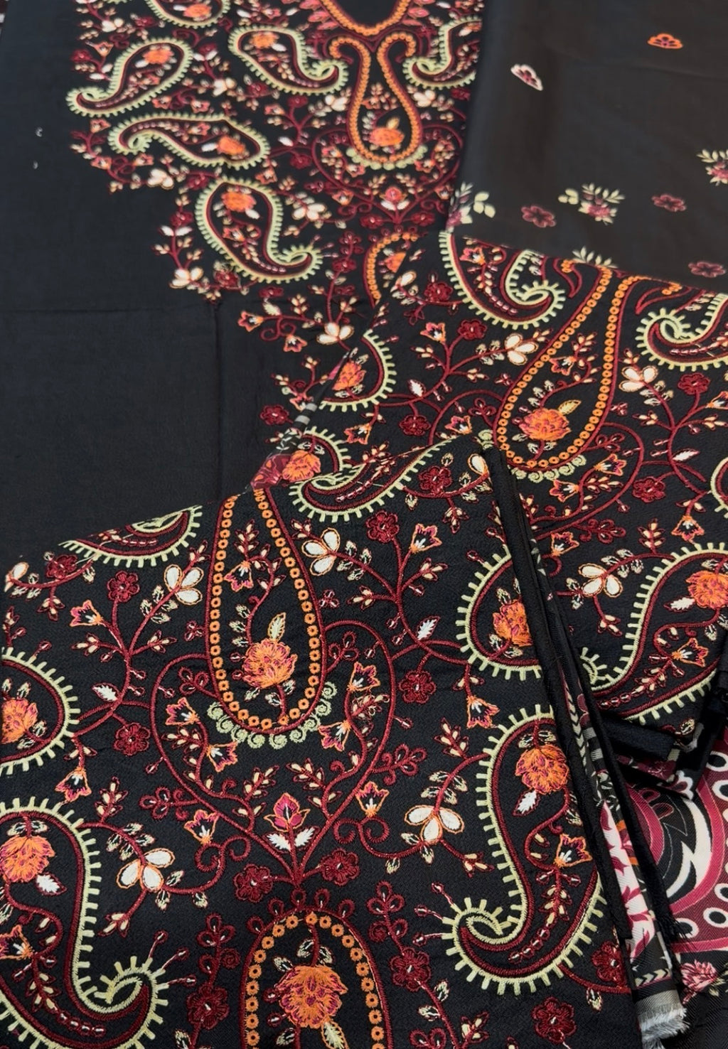 3pcs Aneelas Dhanak Multi Heavy Neck Embroidered