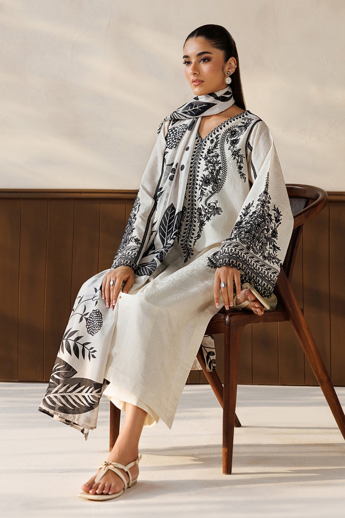 3pcs Baroque Skin Black Embroidered Dhanak Winter