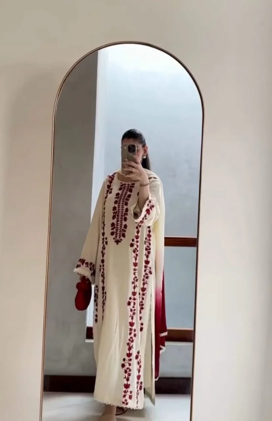 3pcs Baroque Dhanak offwhite Red Embroidered