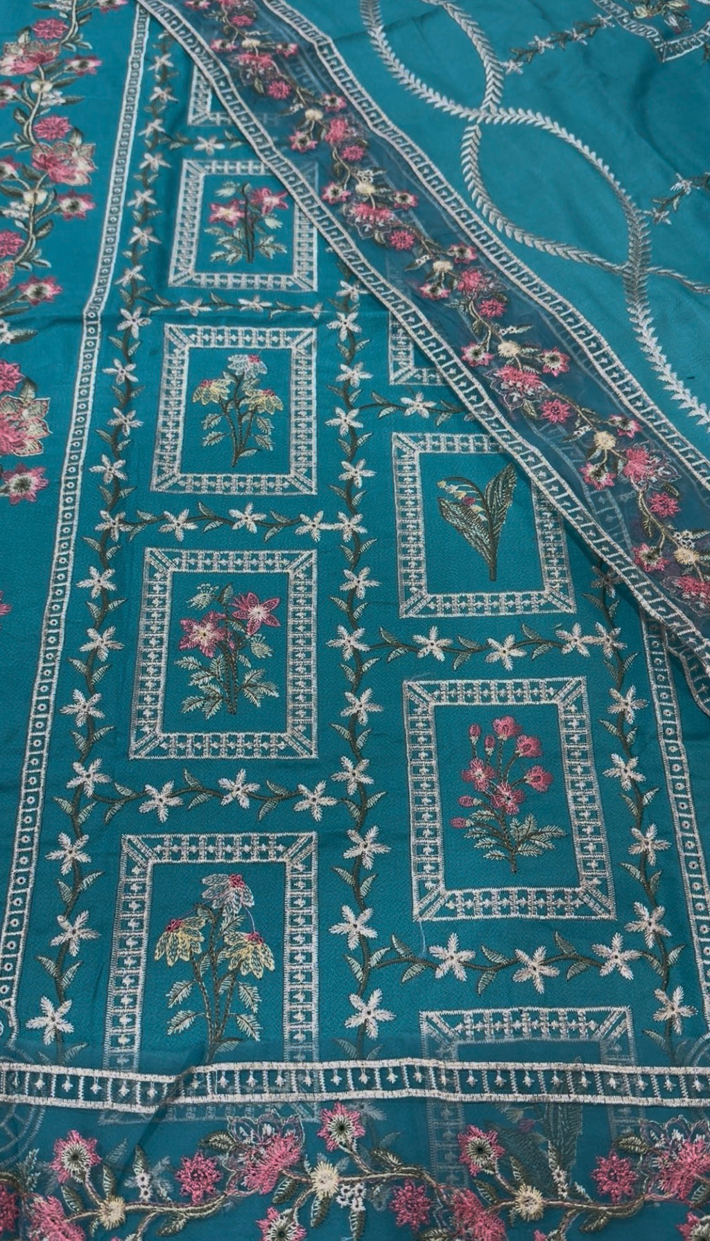 3pcs Aneelas Sky Embroidered Box Style