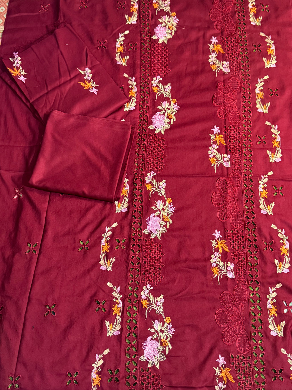 2pcs Chikenkari with embroidery dhanak