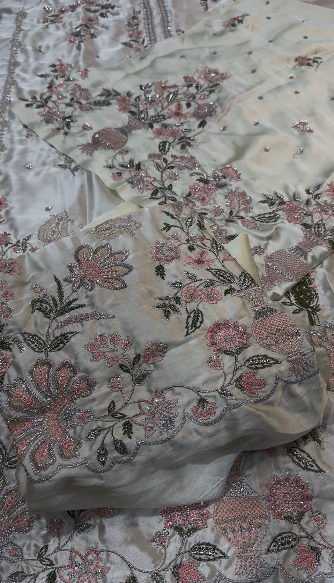 2pcs Ethnic Silk Long Cutwork Kaftan offwhite