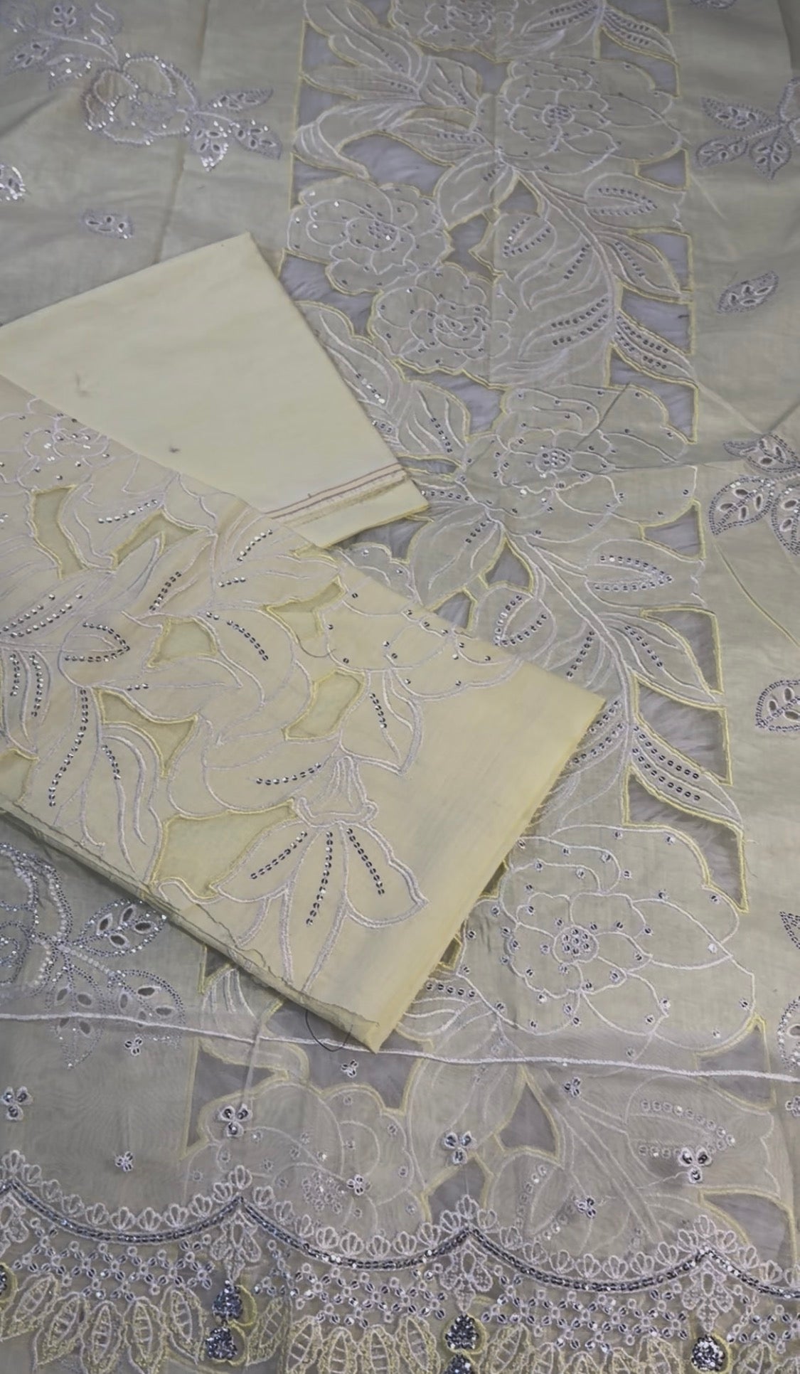 2pcs Lemon Viral Cutwork lawn