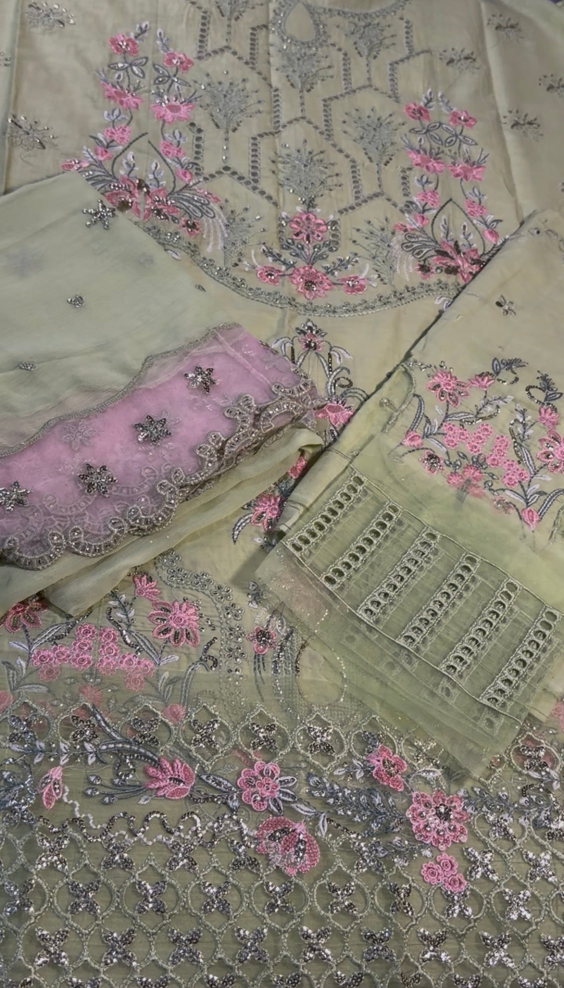 3pcs Crimson Parrot heavy lawn